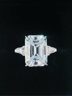 ❤️ NEW! Classic 10 CT Emerald-Cut White Moissanite Ring